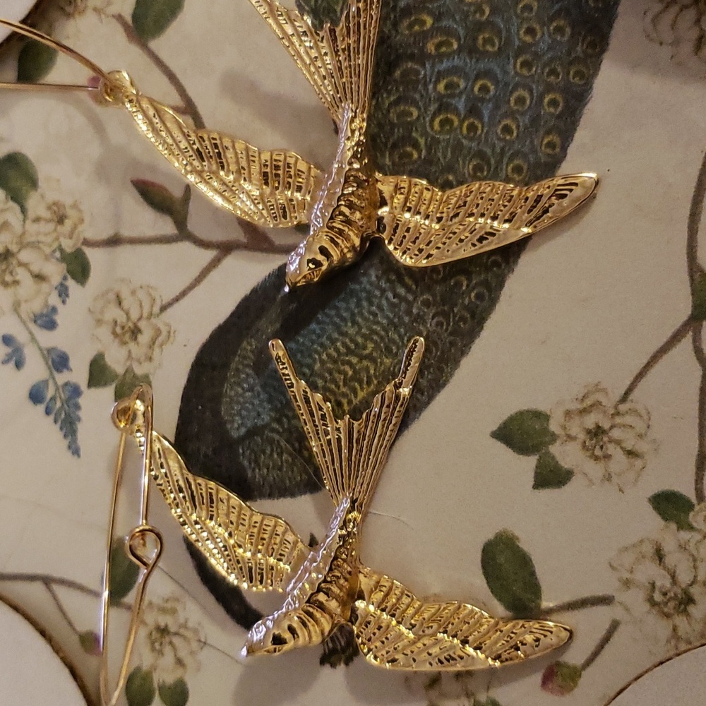 Stunning Golden Sparrow Hoop Earrings. NWT - Picture 5 of 7